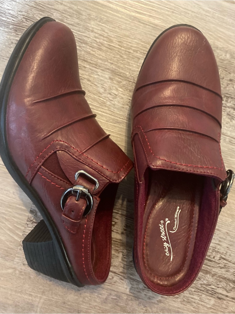 Easy Street Women's Calm Mule, Berry Burnish Women's Size 8